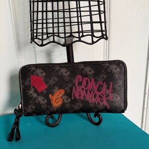 Coach F87927 Horse & Carriage Printed Coated Canvas Slim Accordion Zip Wallet.